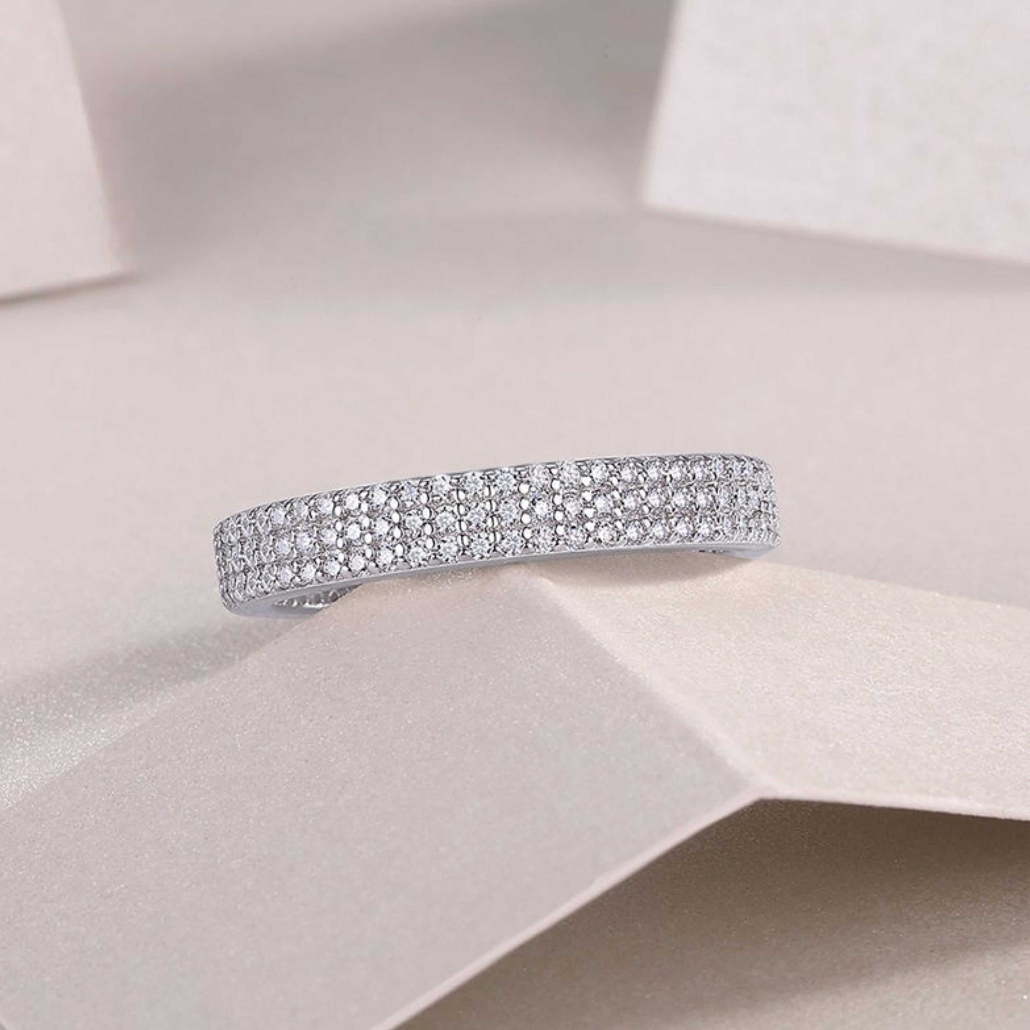 round cut diamond ring, round cut engagement ring, solitaire rings, halo rings, gold rings, eternity ring, men's ring, engagement rings, engagement rings for women, moissanite engagement rings, gold rings for women, 14k gold rings, white gold rings, lab grown diamond rings, diamond rings for women, diamond rings, valentines gift for her, birthday gift for her, moissanite rings, 925 silver rings