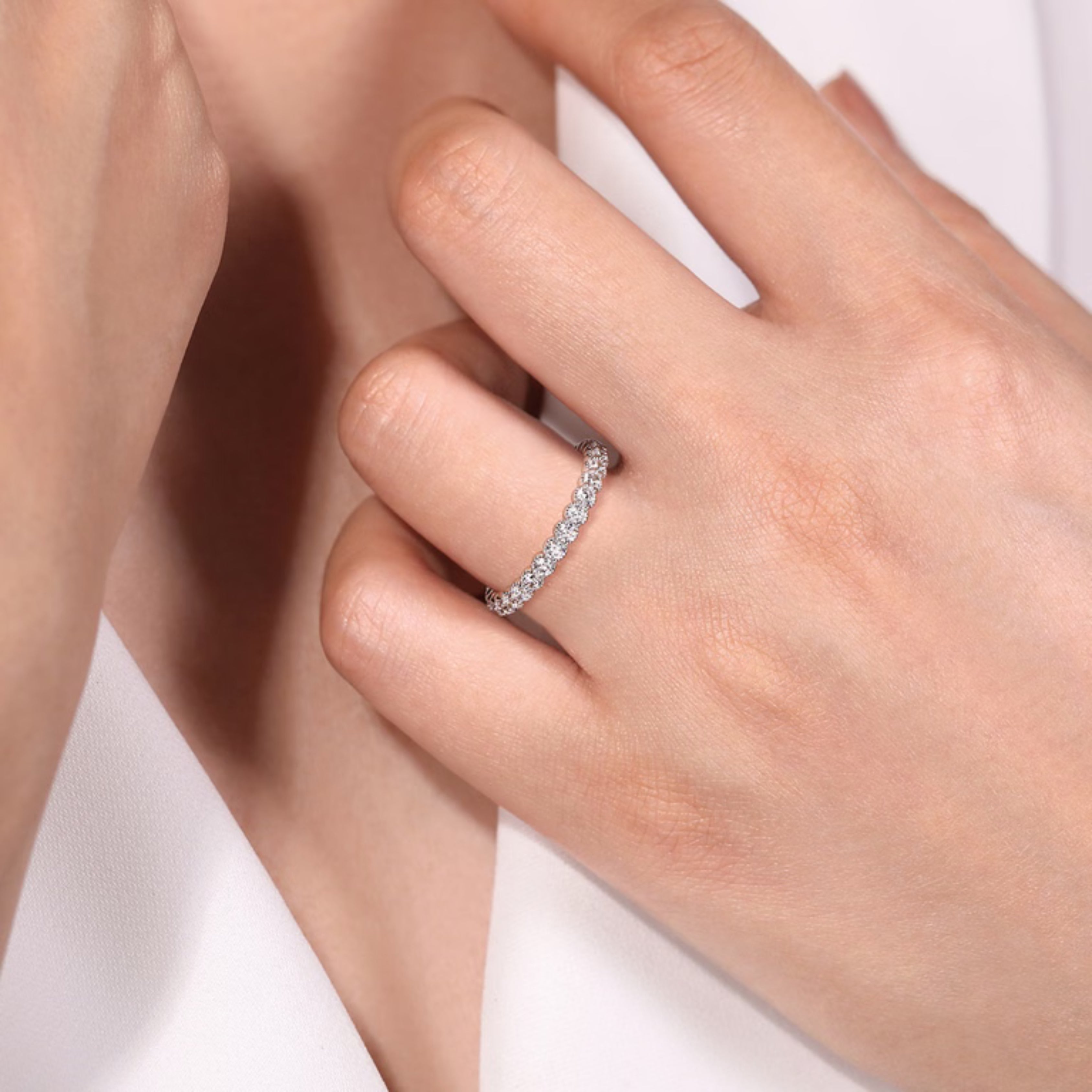 round cut diamond ring, round cut engagement ring, solitaire rings, halo rings, gold rings, eternity ring, men's ring, engagement rings, engagement rings for women, moissanite engagement rings, gold rings for women, 14k gold rings, white gold rings, lab grown diamond rings, diamond rings for women, diamond rings, valentines gift for her, birthday gift for her, moissanite rings, 925 silver rings