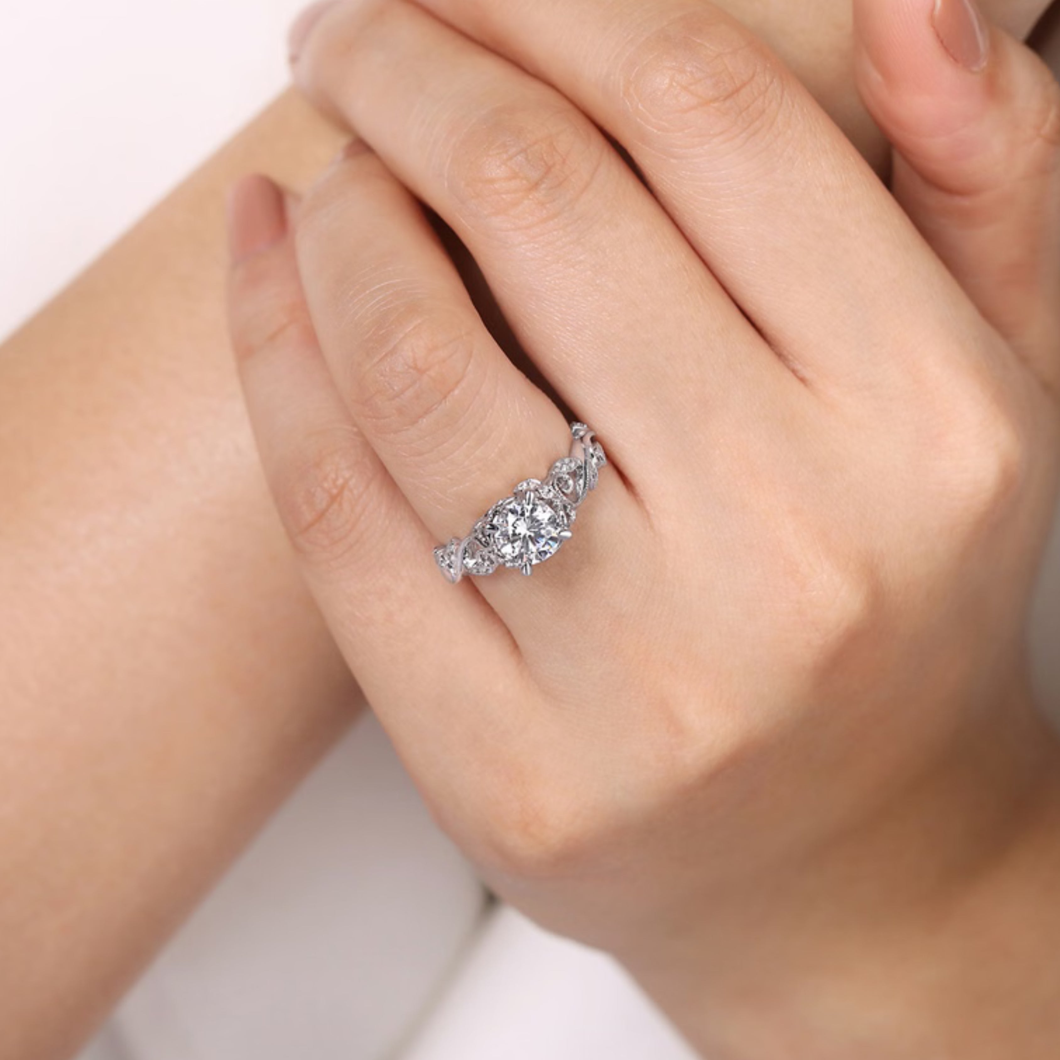 round cut diamond ring, solitaire rings, halo rings, gold rings, round cut engagement ring, gold rings for women, 14k gold rings, white gold rings, lab grown diamond rings, diamond rings for women, diamond rings, valentines gift for her, birthday gift for her, moissanite rings, 925 silver rings