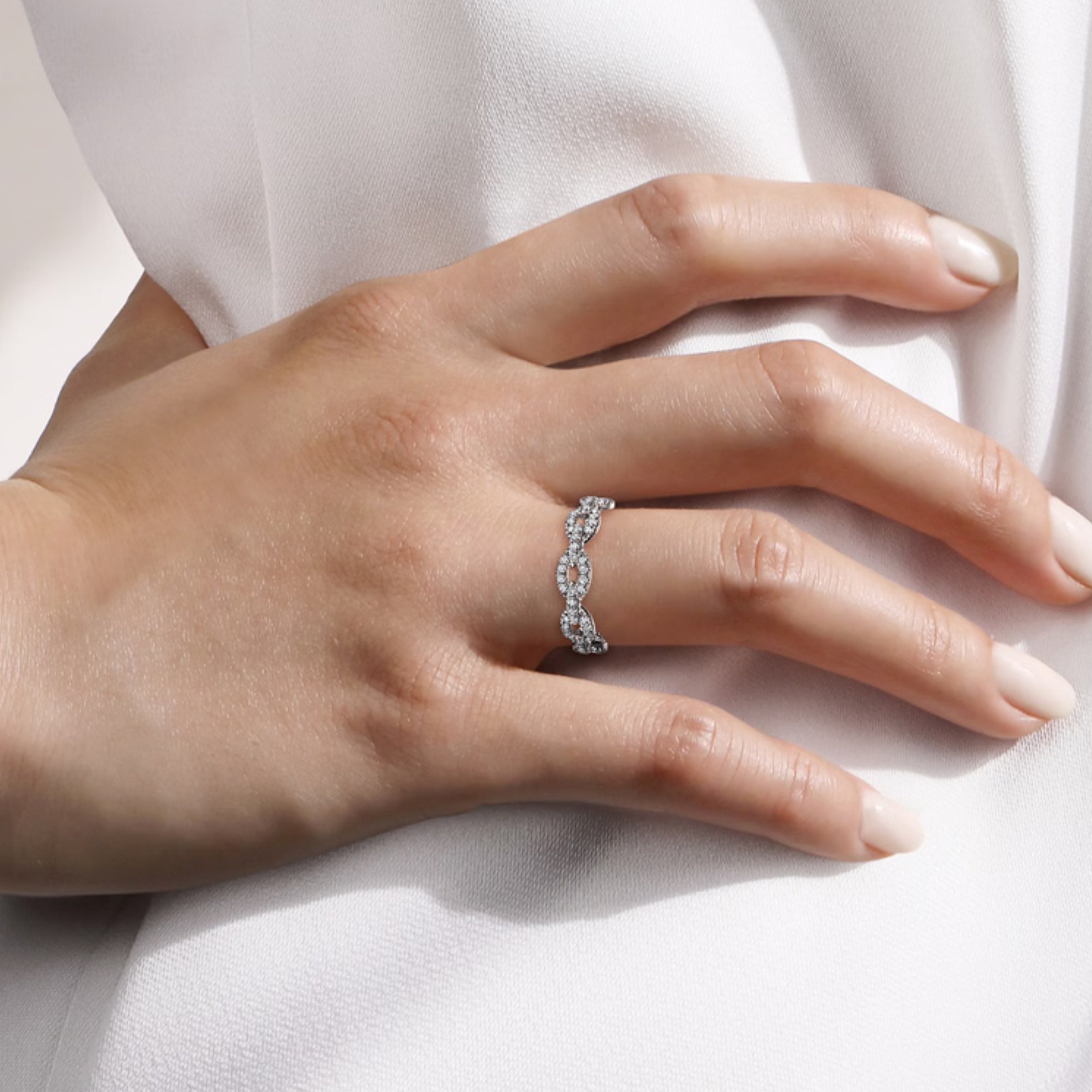 round cut diamond ring, round cut engagement ring, solitaire rings, halo rings, gold rings, eternity ring, men's ring, engagement rings, engagement rings for women, moissanite engagement rings, gold rings for women, 14k gold rings, white gold rings, lab grown diamond rings, diamond rings for women, diamond rings, valentines gift for her, birthday gift for her, moissanite rings, 925 silver rings