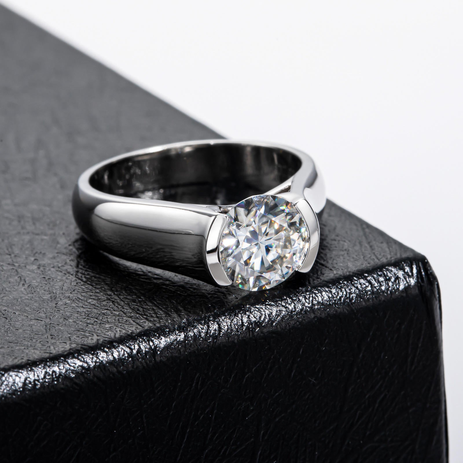 round cut diamond ring, solitaire rings, halo rings, gold rings, round cut engagement ring, gold rings for women, 14k gold rings, white gold rings, lab grown diamond rings, diamond rings for women, diamond rings, valentines gift for her, birthday gift for her, moissanite rings, 925 silver rings