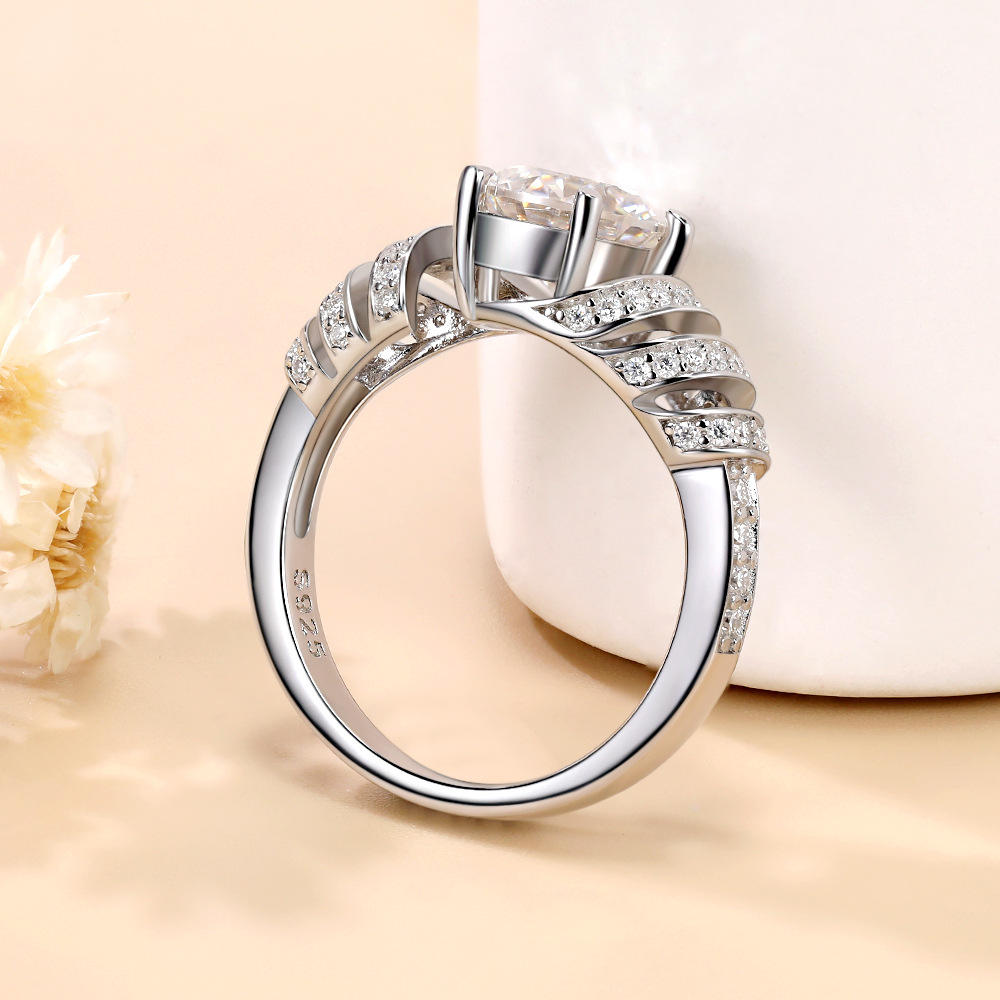 round cut diamond ring, solitaire rings, halo rings, gold rings, round cut engagement ring, gold rings for women, 14k gold rings, white gold rings, lab grown diamond rings, diamond rings for women, diamond rings, valentines gift for her, birthday gift for her, moissanite rings, 925 silver rings