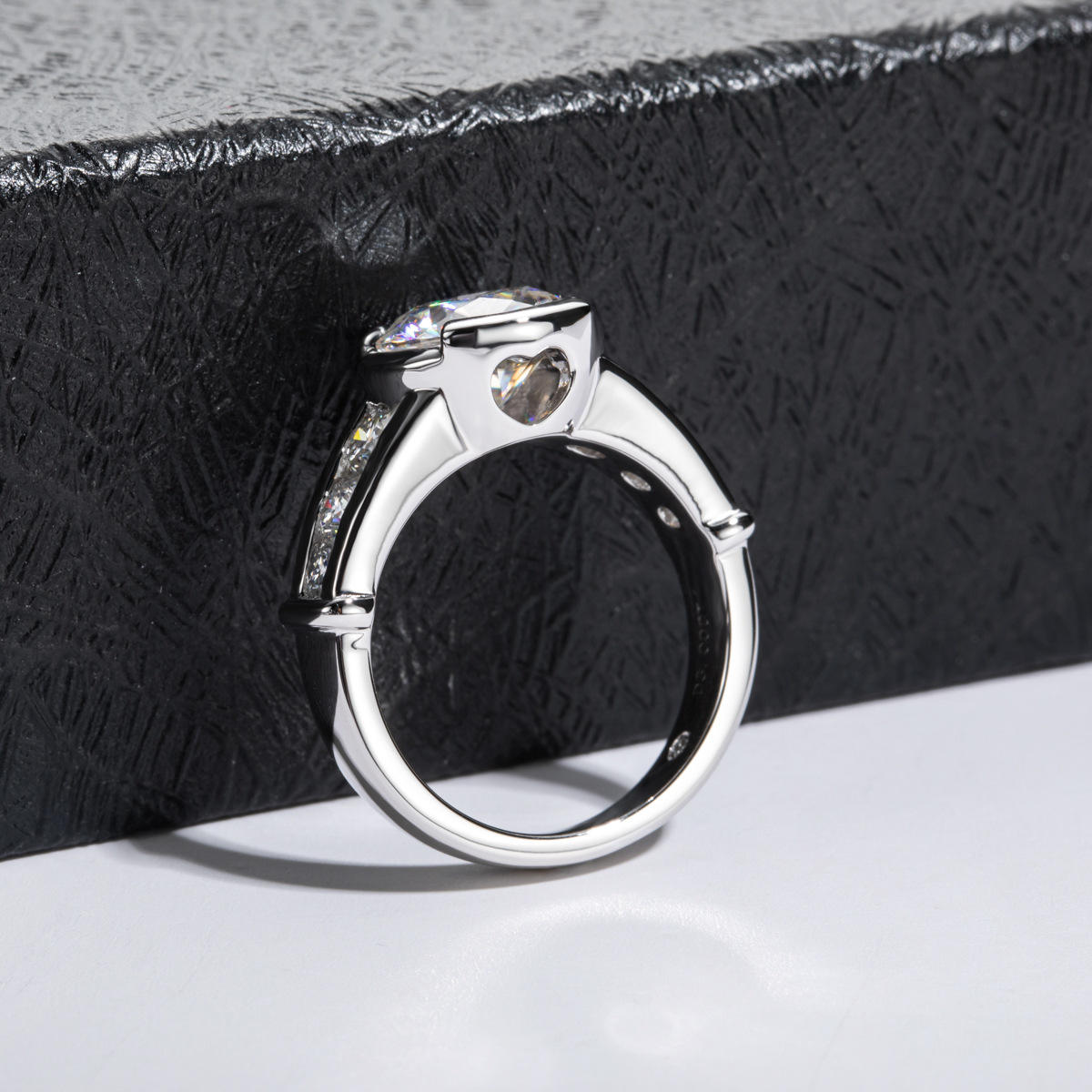round cut diamond ring, solitaire rings, halo rings, gold rings, round cut engagement ring, gold rings for women, 14k gold rings, white gold rings, lab grown diamond rings, diamond rings for women, diamond rings, valentines gift for her, birthday gift for her, moissanite rings, 925 silver rings