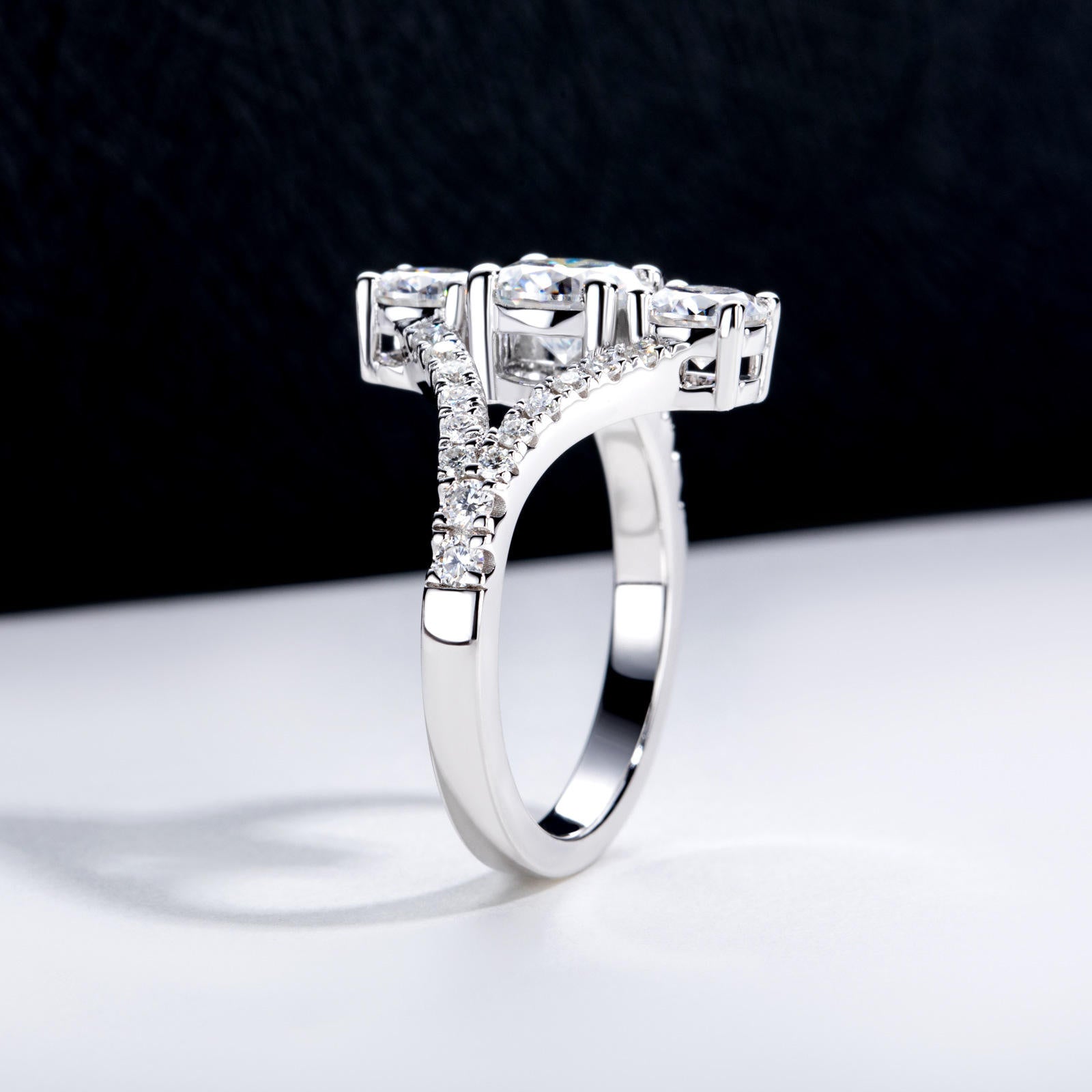 round cut diamond ring, solitaire rings, halo rings, gold rings, round cut engagement ring, gold rings for women, 14k gold rings, white gold rings, lab grown diamond rings, diamond rings for women, diamond rings, valentines gift for her, birthday gift for her, moissanite rings, 925 silver rings