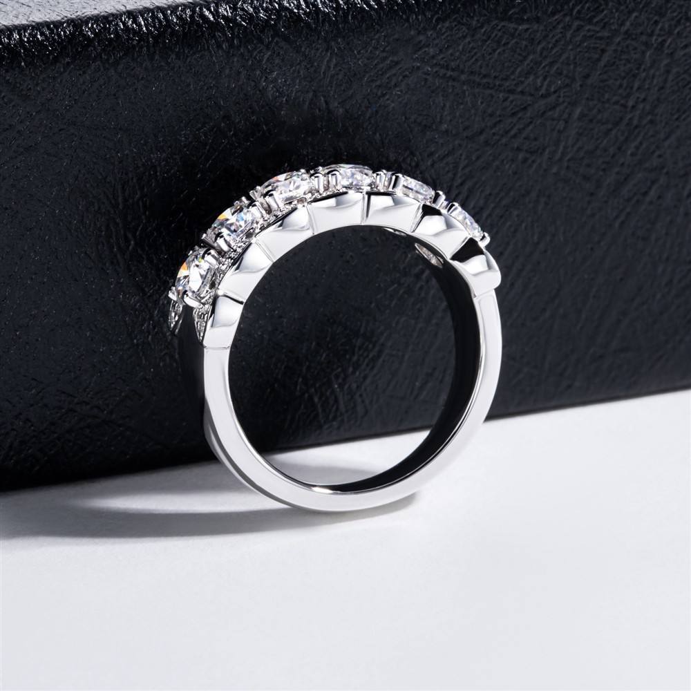 round cut diamond ring, round cut engagement ring, solitaire rings, halo rings, gold rings, eternity ring, men's ring, engagement rings, engagement rings for women, moissanite engagement rings, gold rings for women, 14k gold rings, white gold rings, lab grown diamond rings, diamond rings for women, diamond rings, valentines gift for her, birthday gift for her, moissanite rings, 925 silver rings