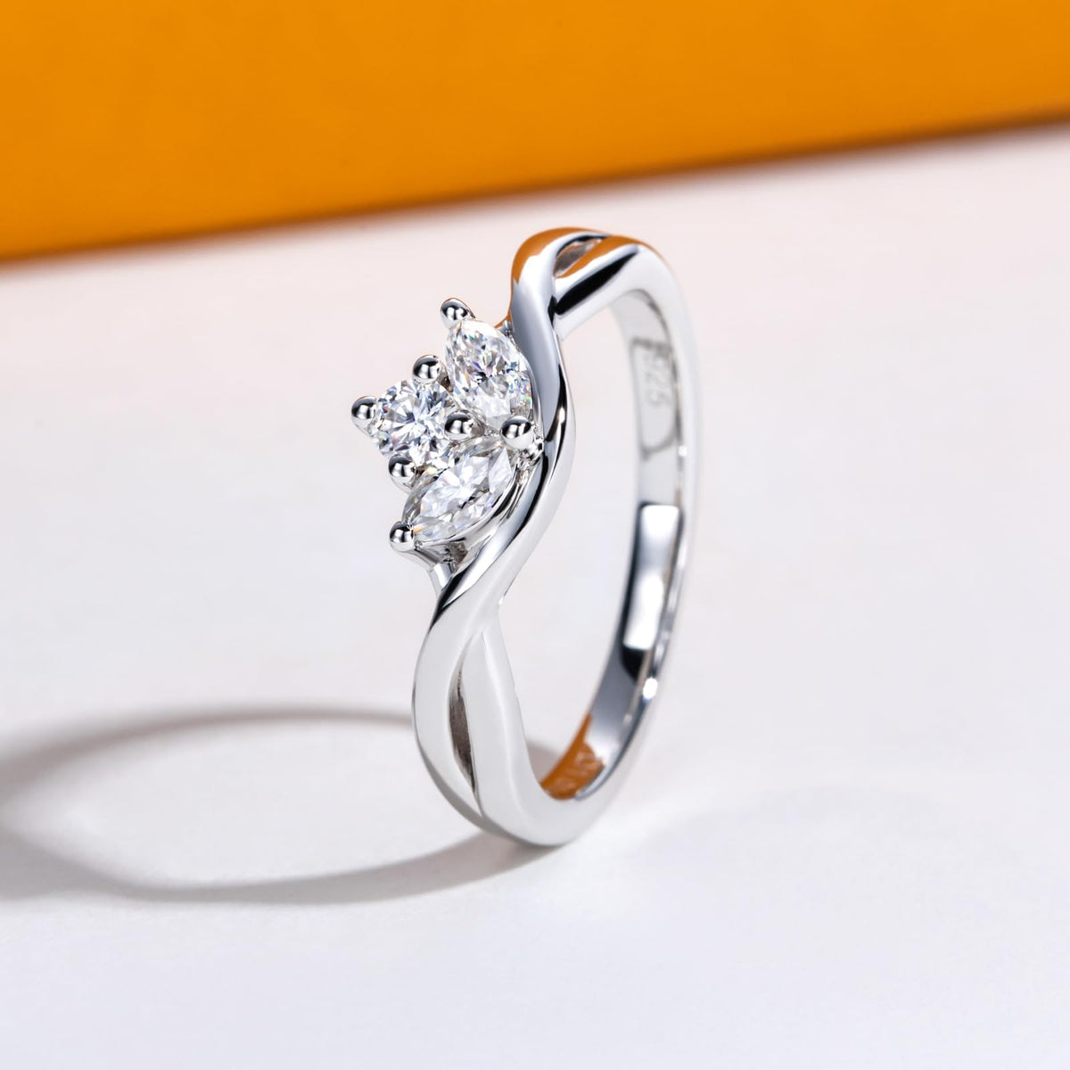 round cut diamond ring, solitaire rings, halo rings, gold rings, marquise cut engagement ring, gold rings for women, 14k gold rings, white gold rings, lab grown diamond rings, diamond rings for women, diamond rings, valentines gift for her, birthday gift for her, moissanite rings, 925 silver rings