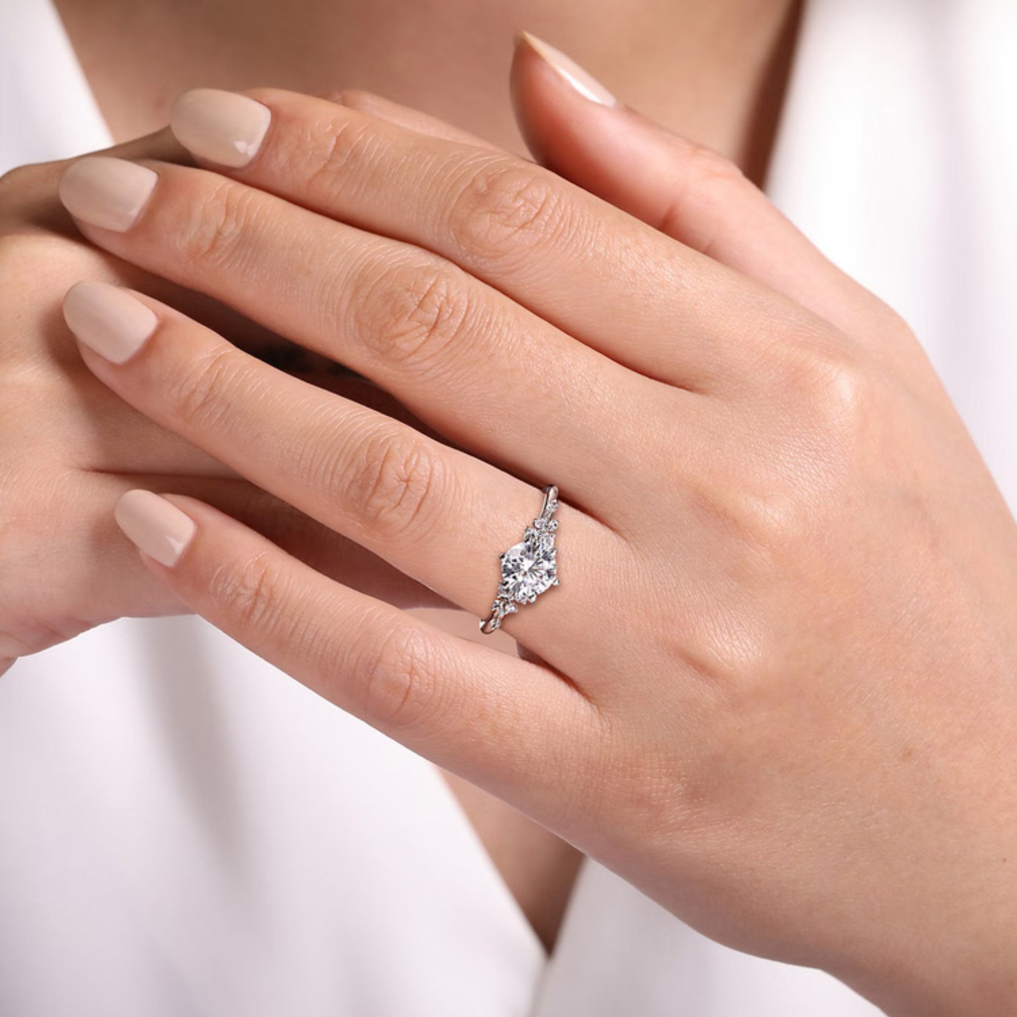 round cut diamond ring, solitaire rings, halo rings, gold rings, round cut engagement ring, gold rings for women, 14k gold rings, white gold rings, lab grown diamond rings, diamond rings for women, diamond rings, valentines gift for her, birthday gift for her, moissanite rings, 925 silver rings