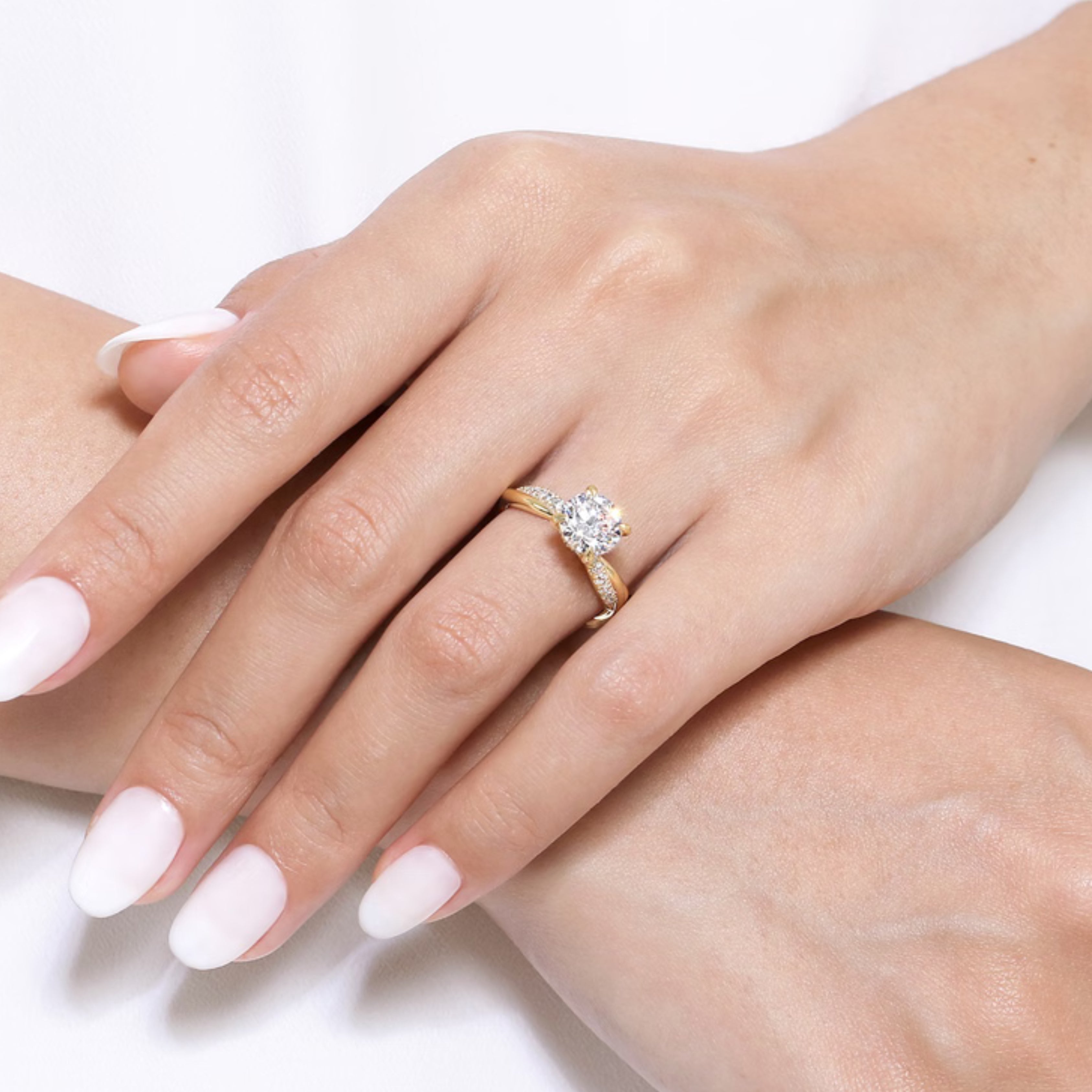 round cut diamond ring, solitaire rings, halo rings, gold rings, round cut engagement ring, gold rings for women, 14k gold rings, white gold rings, lab grown diamond rings, diamond rings for women, diamond rings, valentines gift for her, birthday gift for her, moissanite rings, 925 silver rings