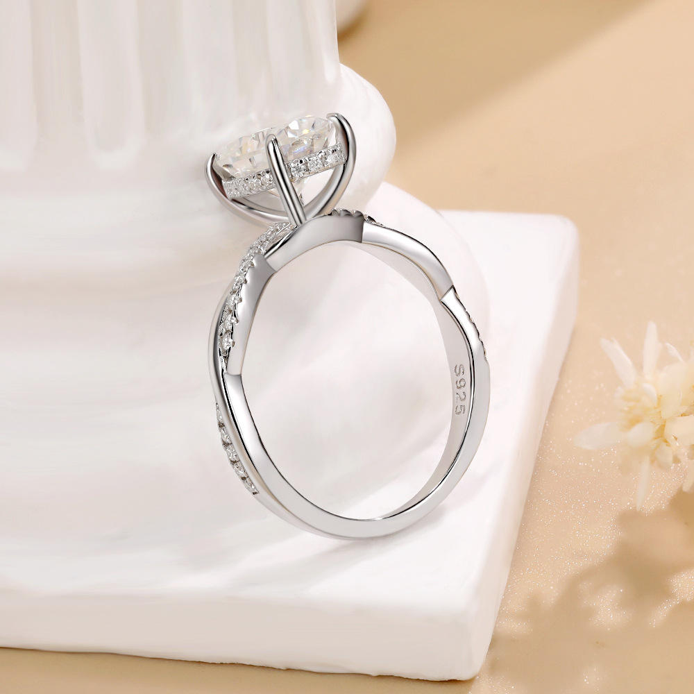 oval cut diamond ring, solitaire rings, halo rings, gold rings, oval cut engagement ring, gold rings for women, 14k gold rings, white gold rings, lab grown diamond rings, diamond rings for women, diamond rings, valentines gift for her, birthday gift for her, moissanite rings, 925 silver rings