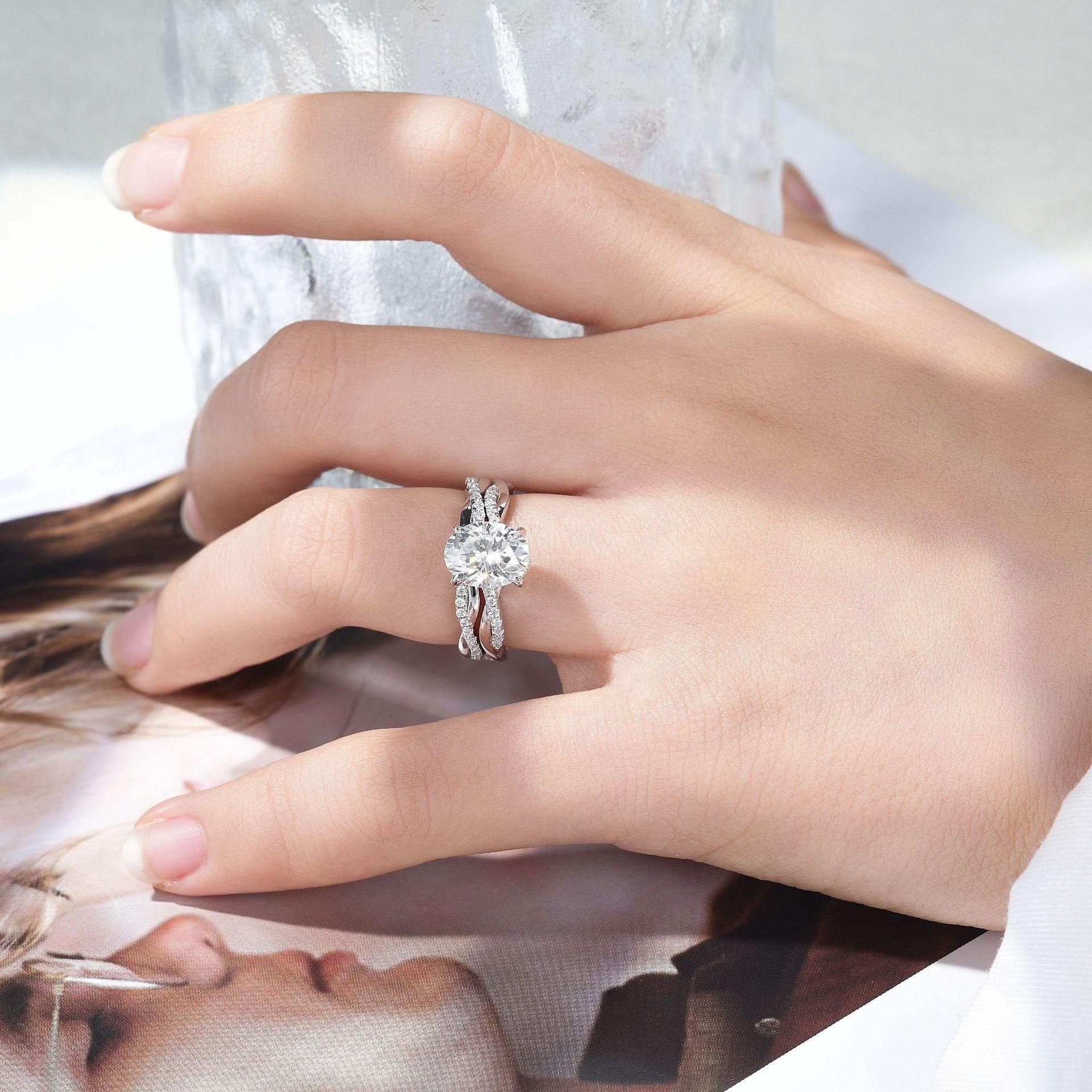oval cut diamond ring, solitaire rings, halo rings, gold rings, oval cut engagement ring, gold rings for women, 14k gold rings, white gold rings, lab grown diamond rings, diamond rings for women, diamond rings, valentines gift for her, birthday gift for her, moissanite rings, 925 silver rings