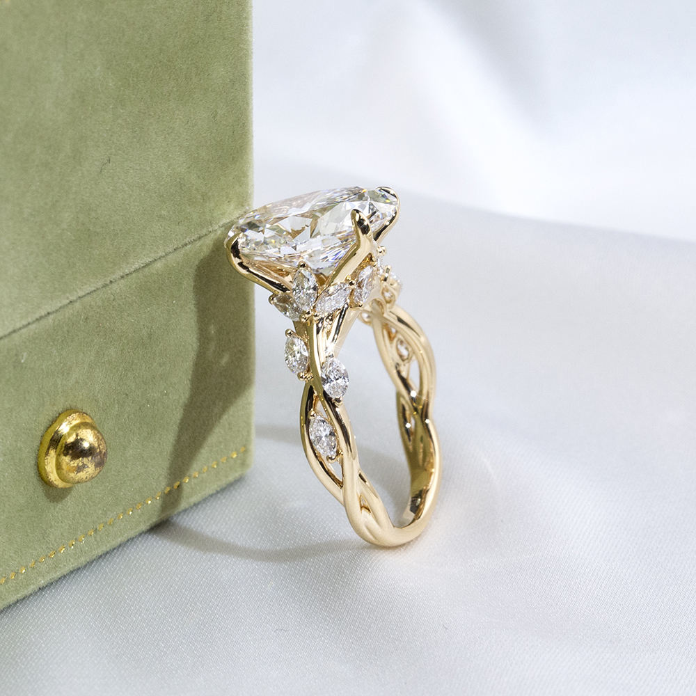 oval cut diamond ring, solitaire rings, halo rings, gold rings, oval cut engagement ring, gold rings for women, 14k gold rings, white gold rings, lab grown diamond rings, diamond rings for women, diamond rings, valentines gift for her, birthday gift for her, moissanite rings, 925 silver rings
