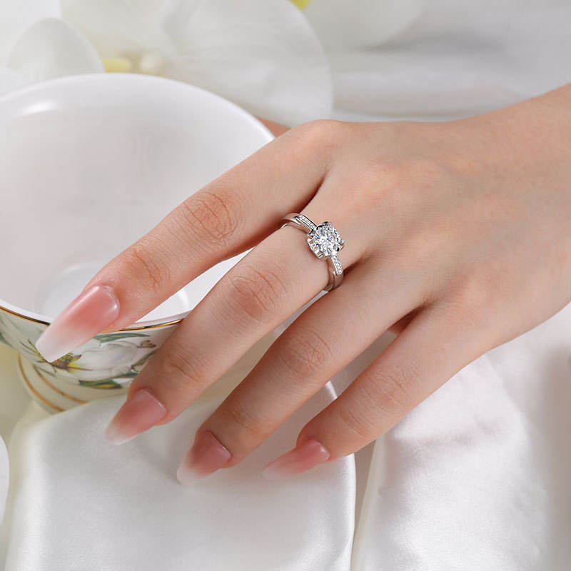 round cut diamond ring, solitaire rings, halo rings, gold rings, round cut engagement ring, gold rings for women, 14k gold rings, white gold rings, lab grown diamond rings, diamond rings for women, diamond rings, valentines gift for her, birthday gift for her, moissanite rings, 925 silver rings