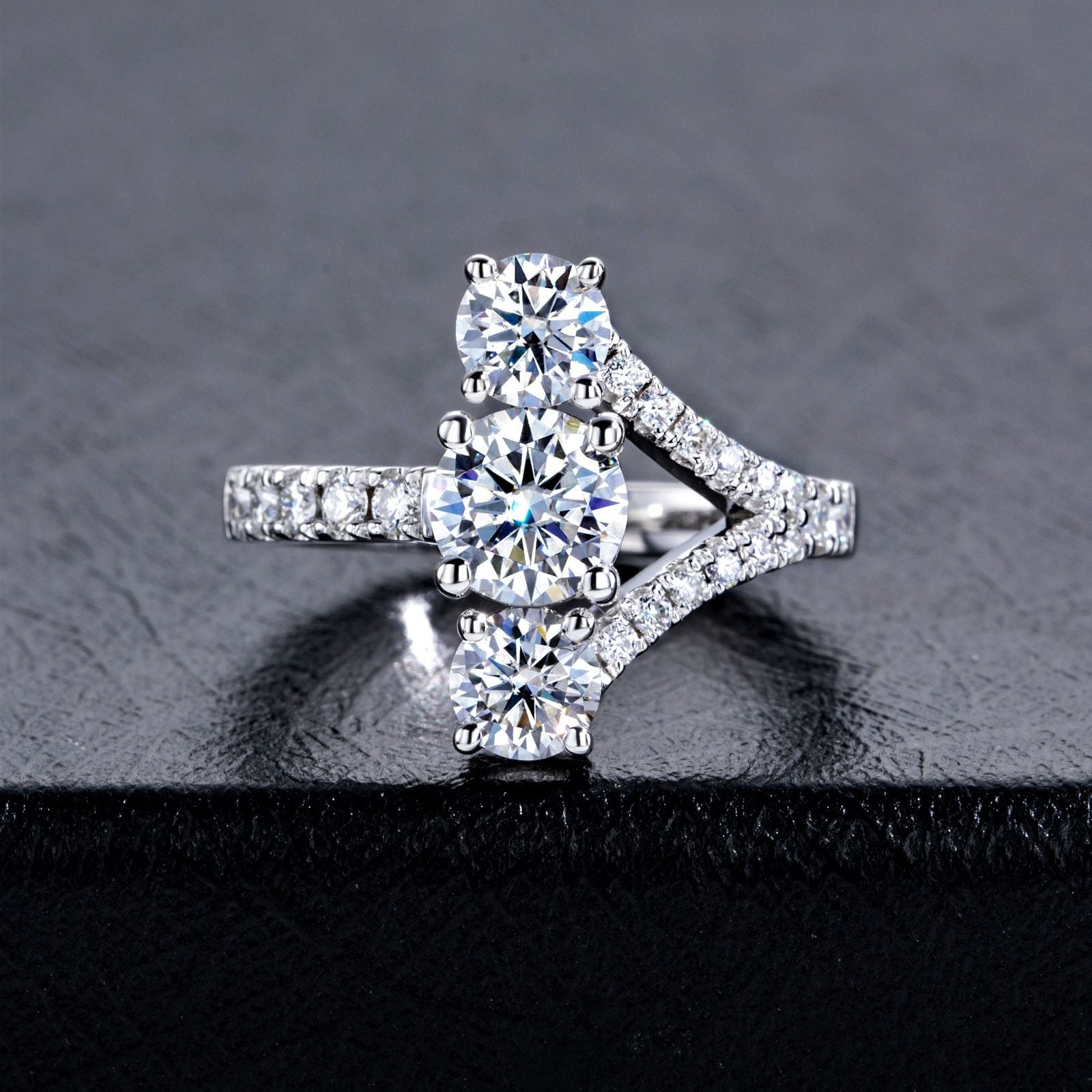 round cut diamond ring, solitaire rings, halo rings, gold rings, round cut engagement ring, gold rings for women, 14k gold rings, white gold rings, lab grown diamond rings, diamond rings for women, diamond rings, valentines gift for her, birthday gift for her, moissanite rings, 925 silver rings