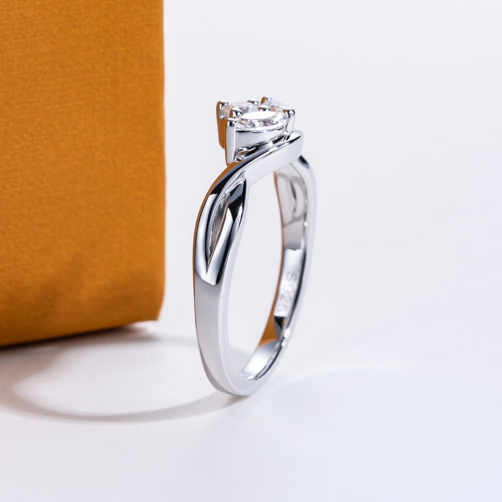round cut diamond ring, solitaire rings, halo rings, gold rings, marquise cut engagement ring, gold rings for women, 14k gold rings, white gold rings, lab grown diamond rings, diamond rings for women, diamond rings, valentines gift for her, birthday gift for her, moissanite rings, 925 silver rings